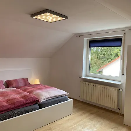 Monteurwohnung Mit 3 Schlafzimmern, 5 Einzelbetten, 80qm, Eg, Zentral