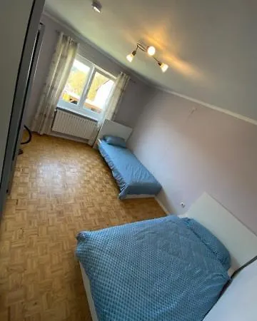 Апартаменты Monteurwohnung Mit 3 Schlafzimmern, 5 Einzelbetten, 80qm, Eg, Zentral *