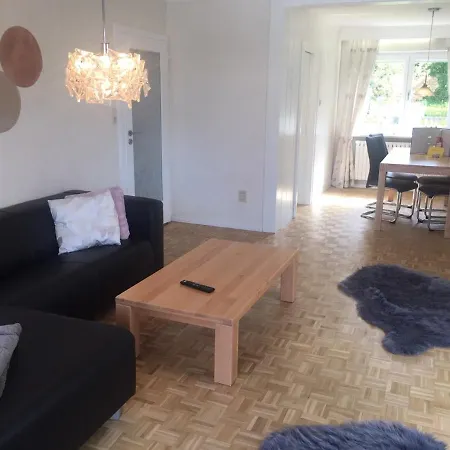 Monteurwohnung Mit 3 Schlafzimmern, 5 Einzelbetten, 80qm, Eg, Zentral Фрайунг