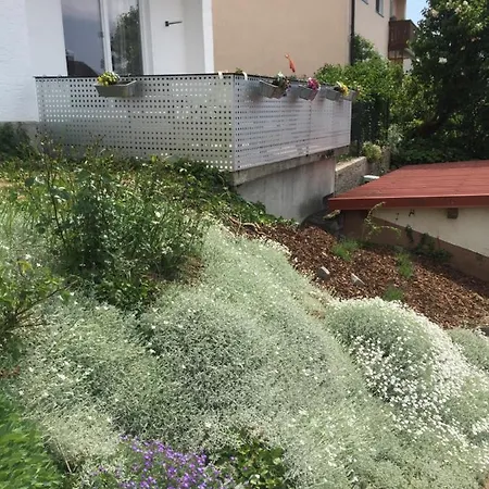 Monteurwohnung Mit 3 Schlafzimmern, 5 Einzelbetten, 80qm, Eg, Zentral Фрайунг