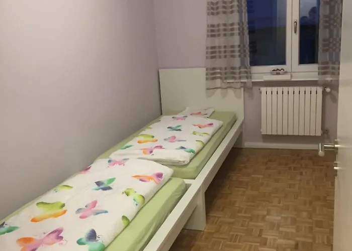 Mit 3 Schlafzimmern, Erdgeschoss, Zentral *